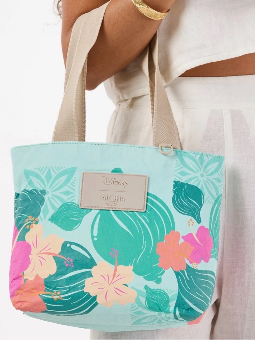 NWT Limited Edition Aloha Collection/ Disney Mint Aloha Floral Tote.